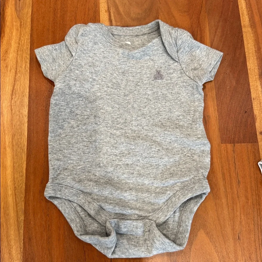 GAP Kids Bodysuits Set - Gray, Striped, Tan, and Construction Print‎